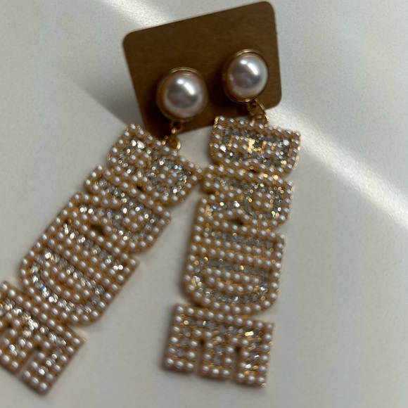 NEW sparkly BRIDE earrings! Rhinestone & Pearl-catches the light! ✨check video✨ - Picture 8 of 10